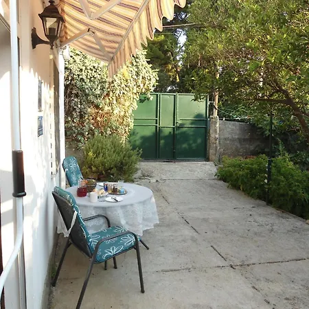 Mateo Lapad - With Terrace And Garden View Apartment Dubrovnik