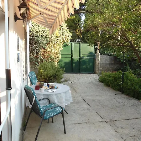 Mateo Lapad - With Terrace And Garden View Ragusa